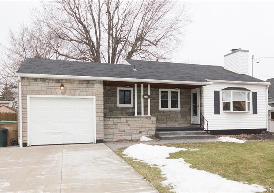 1st image of 216 Cass Ave