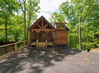 922 Ski View Ln, Sevierville, TN 37876
