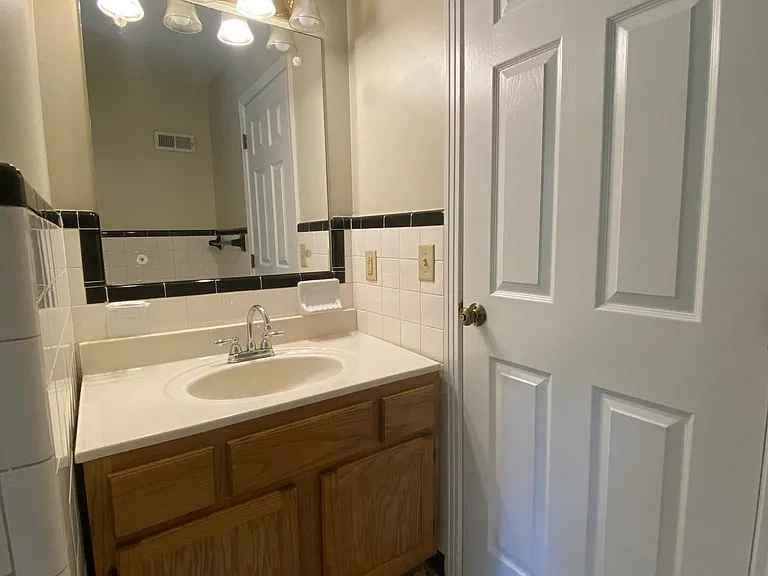 1050 Clarence Binkley Rd — Photo 12