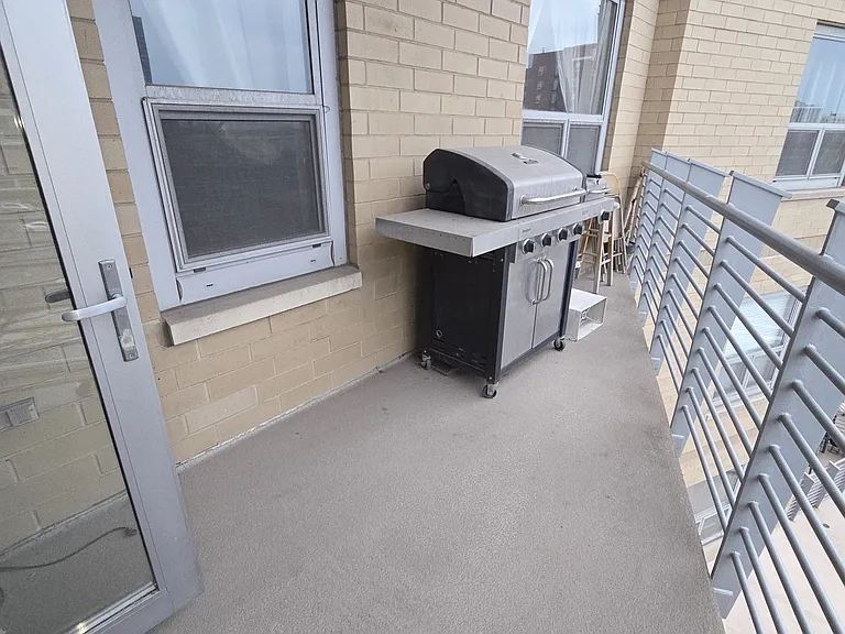 4350 N Broadway St — Photo 13