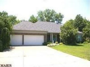 12495 Parkwood Ln, Florissant, MO 63033