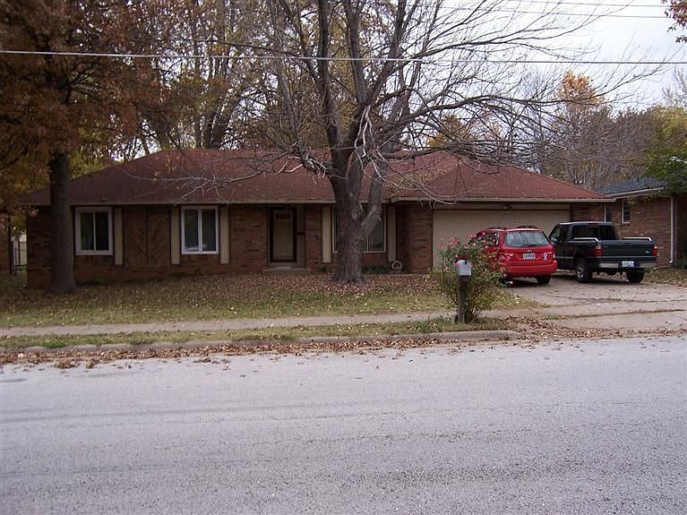 1st image of 1271 E Lakewood St