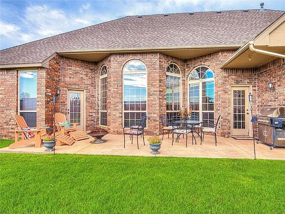 2nd image of 3500 Chesterfield Pl