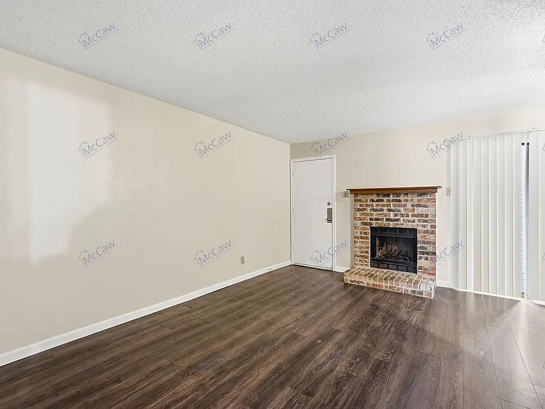 9520 Royal Ln #209 — Photo 6