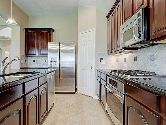 3rd image of 605 White Oak Pointe
