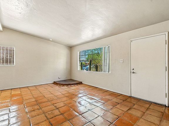 5th image of 1439 E Lee St Unit 1