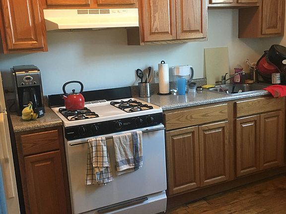 2nd image of 1756 W Belle Plaine Ave APT 1