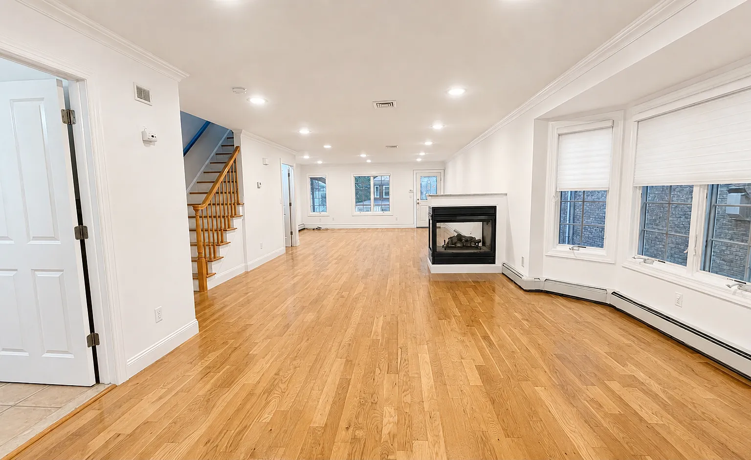 3 bed, 3.5 bath, 2084 sqft, $4,900 — Photo 3