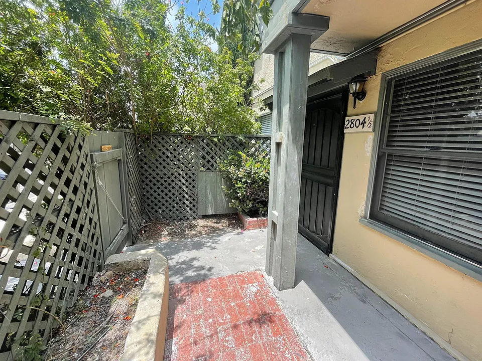 2804 Broadway #1/2