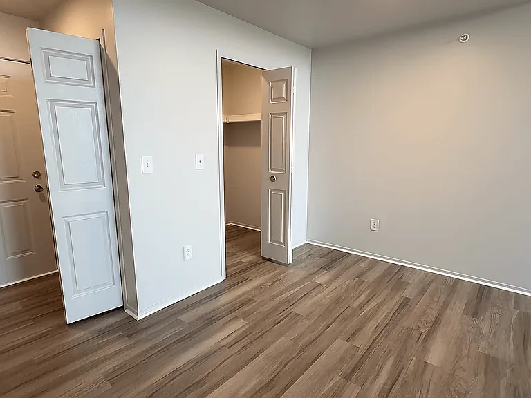 Prentiss Pointe Apartments — Photo 87