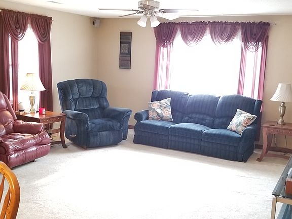 3rd image of 121 E Liberty Ct