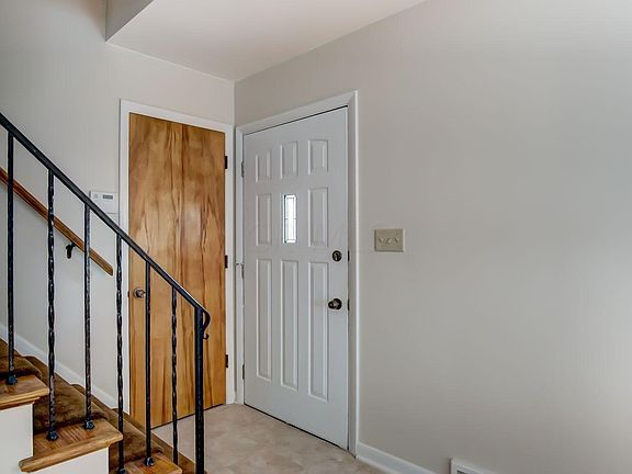 4th image of 1220 Chesterton Ln