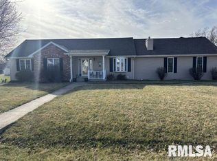 518 Stevens St, Nokomis, IL 62075