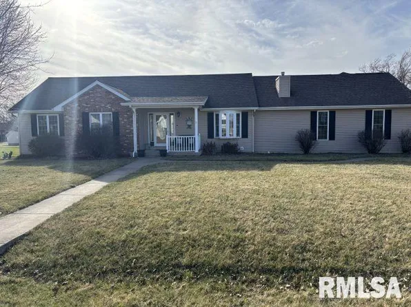 518 Stevens St, Nokomis, IL 62075