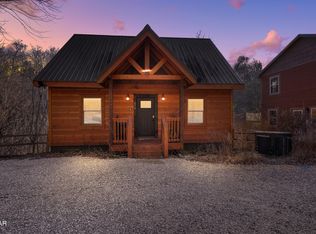 1016 Ravens Ford Way, Sevierville, TN 37876