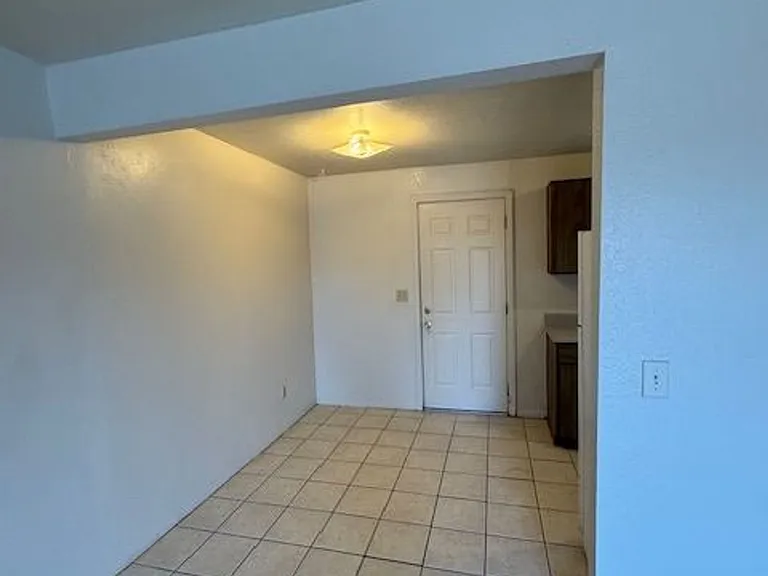 446 E Pastime Rd — Photo 4