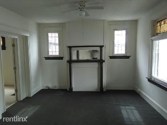 3rd image of 828 Rosemont Ave #1