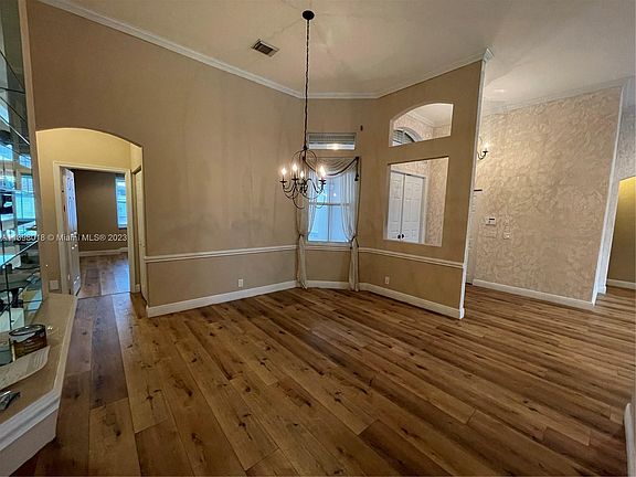 3rd image of 3272 SW 51st St