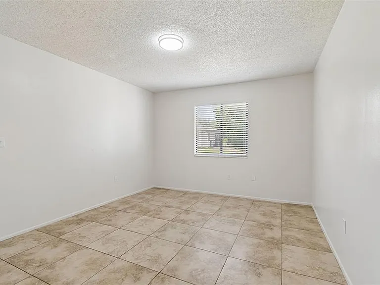 2945 Grovewood Blvd #A — Photo 38