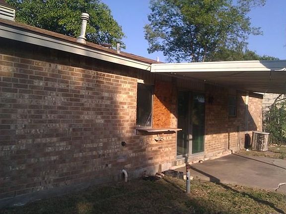 2nd image of 834 Quebec Dr