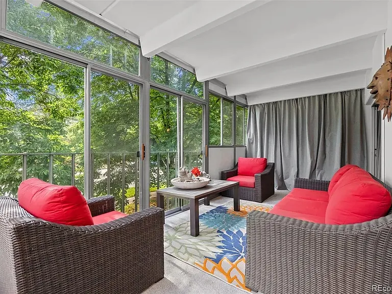 Sun porch