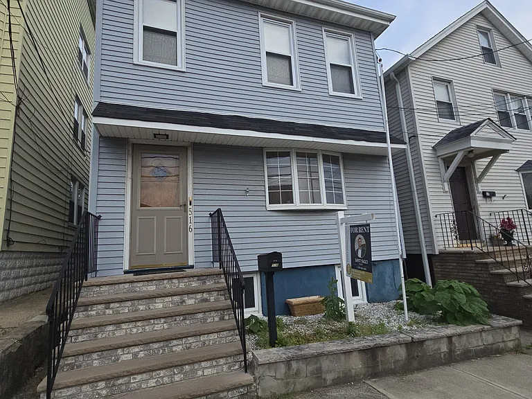 516 Forest St #2 — Photo 1