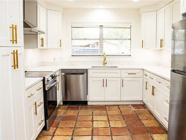 3722 Pope Dr — Photo 6