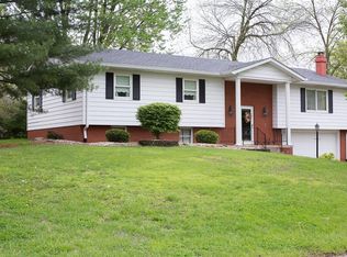 903 Westlake Dr, Jerseyville, IL 62052
