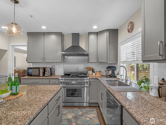 5th image of 14639 20th Avenue SW
