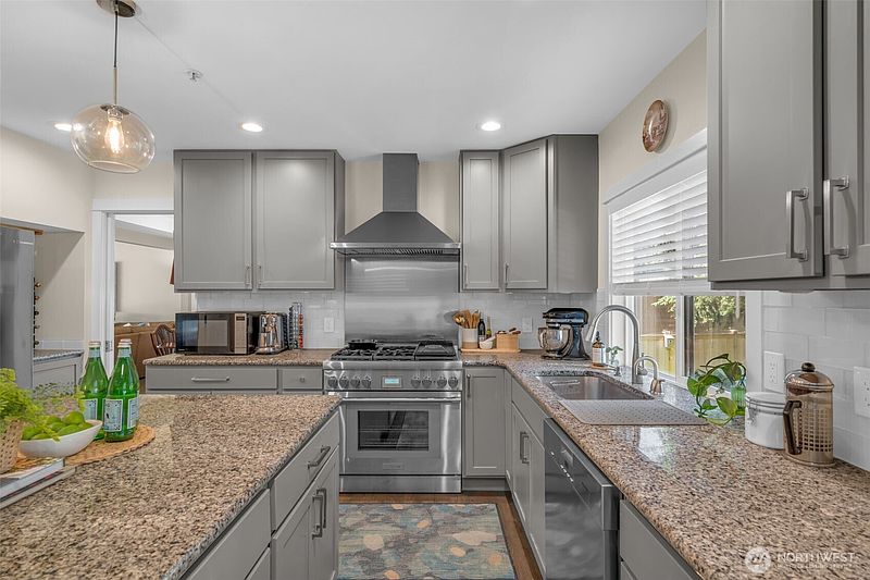5th image of 14639 20th Avenue SW
