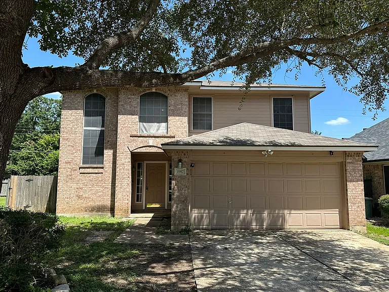 1917 White Oak Cir — Photo 5