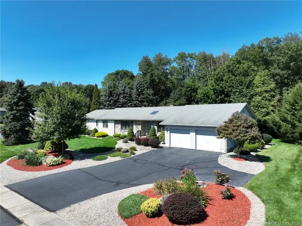 31 Brookview Circle, Manchester, CT 06040