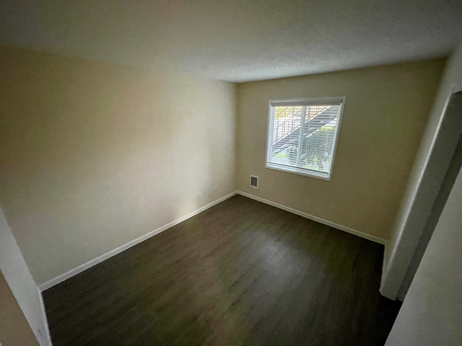 2 bed, 800 sqft, $1,400 — Photo 3