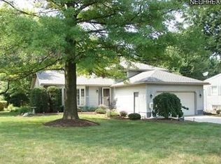 9340 Hyde Park Dr, Twinsburg, OH 44087