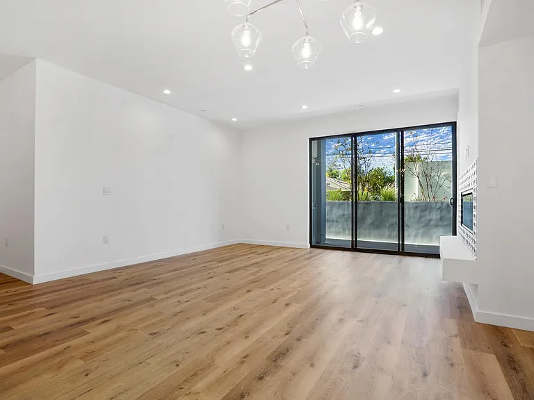 5022 Whitsett Ave #101 — Photo 5