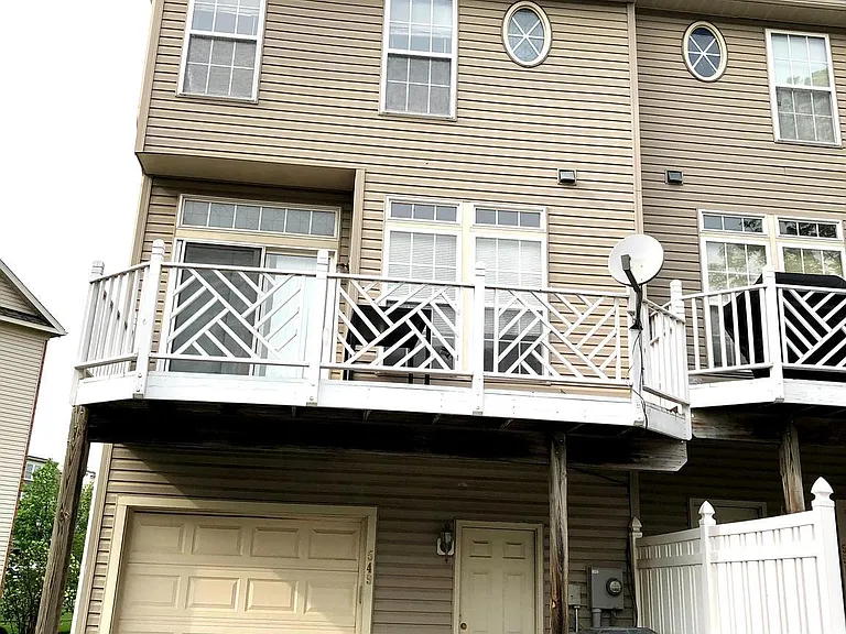 549 Eisenhower Dr — Photo 15
