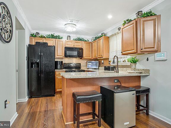 5th image of 4098 Bluebird Dr