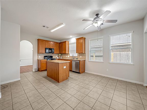 5th image of 8811 Henrico Ln