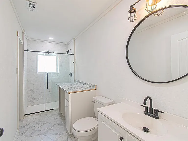 618 Crescent St — Photo 24