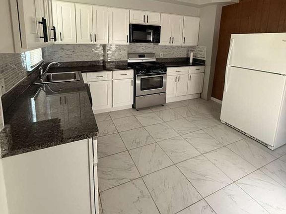 2nd image of 2360 Washington Blvd