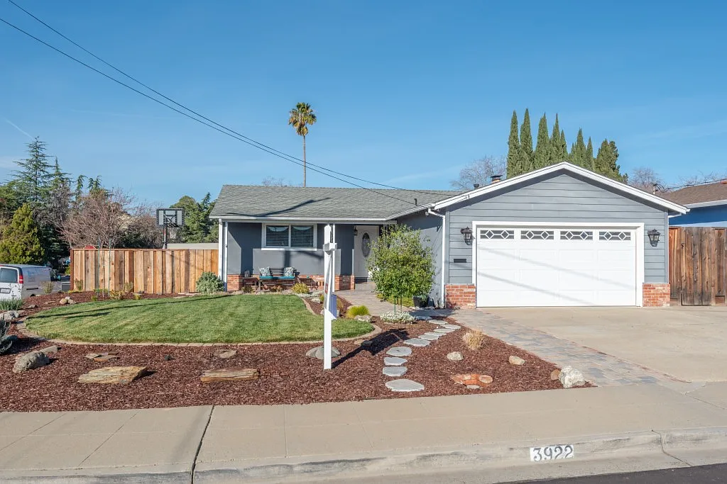 3922 Fordham Way photo 1