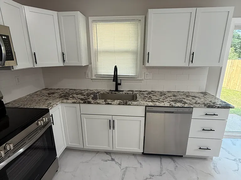 3325 Featherston Dr — Photo 17