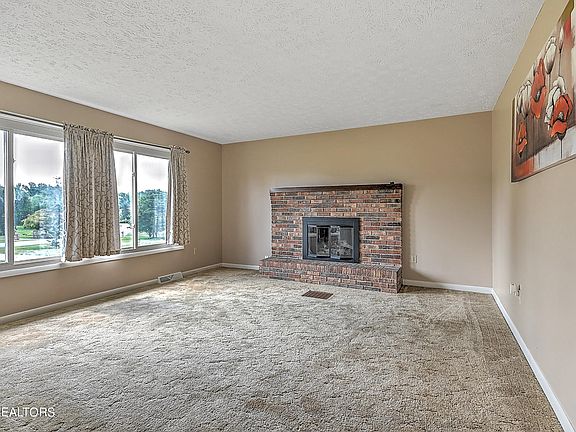 5th image of 709 N Sherbrooke Cir