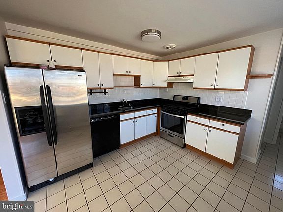 3rd image of 5606 Sheldon Dr