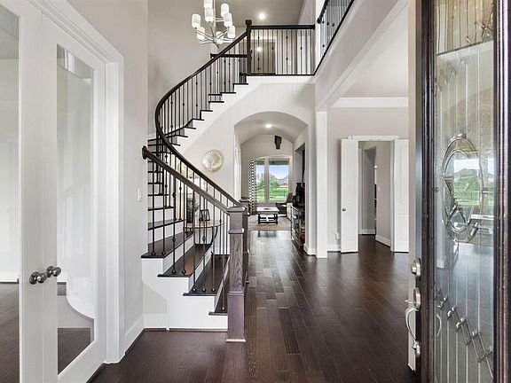 Inviting light and bright entry