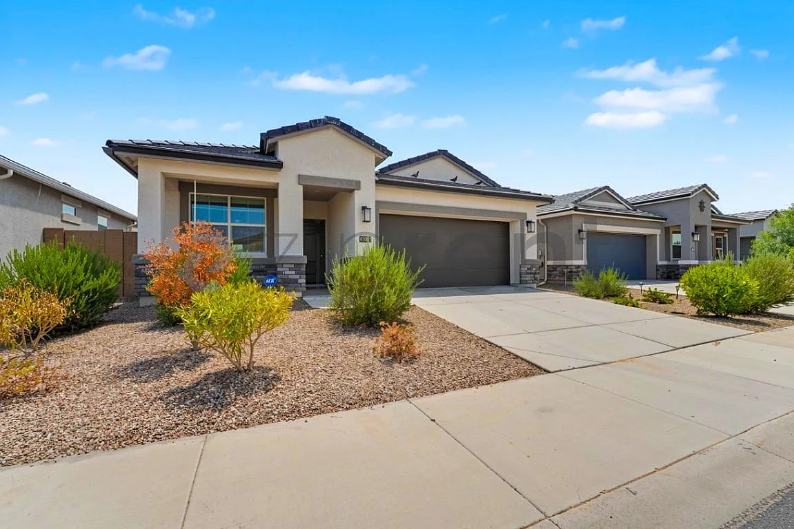 3 bed, 1317 sqft, $2,400 — Photo 1