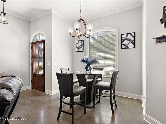 5th image of 146 Allie Ln