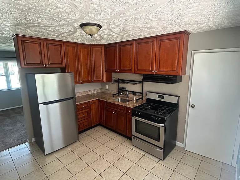 9522 Holiday Manor Rd — Photo 3