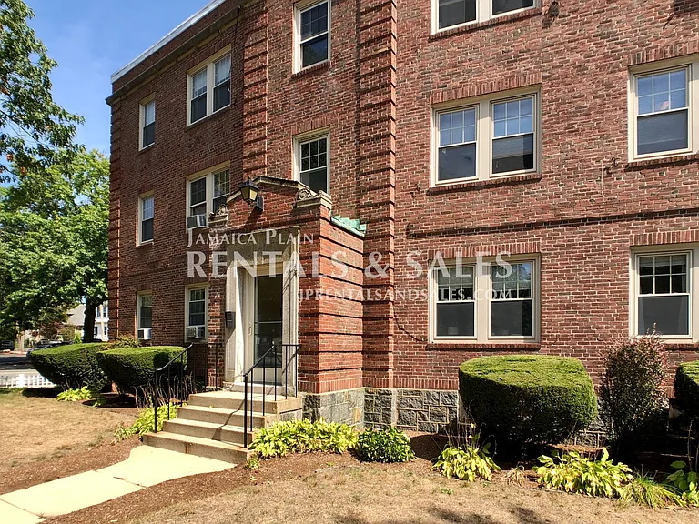 136 Arborway #5 — Photo 13