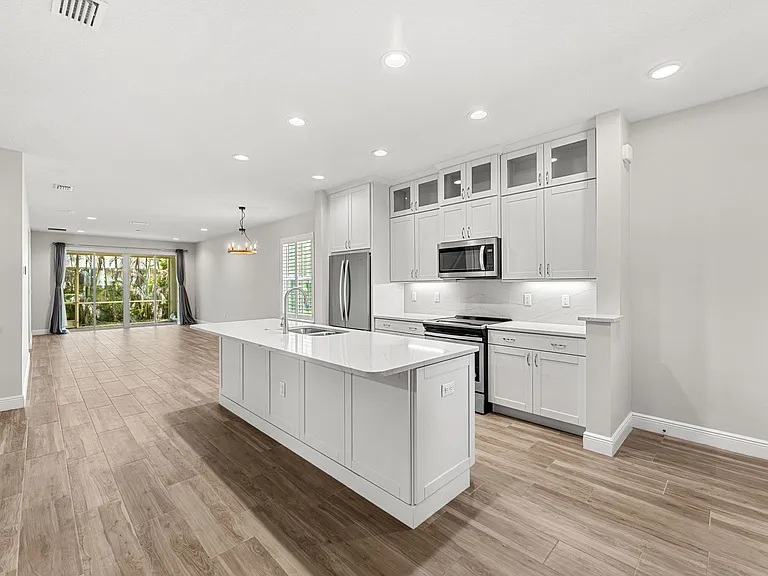1011 Steven Patrick Ave — Photo 5